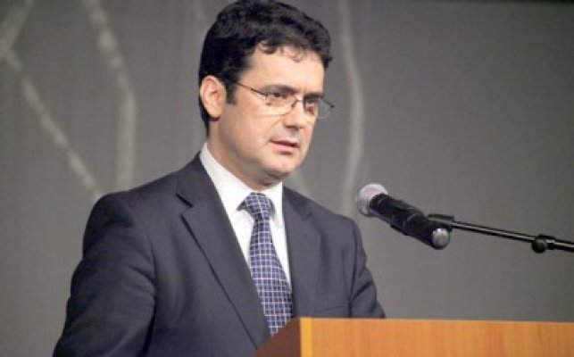 Elevii de clasele II-IV vor învăţa filosofie sau finanţe